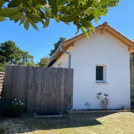 Maison Petite Bleue Piscine Privee Chauffee Holiday home