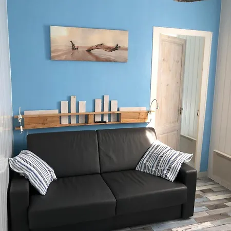 Maison Petite Bleue Piscine Privee Chauffee Holiday home